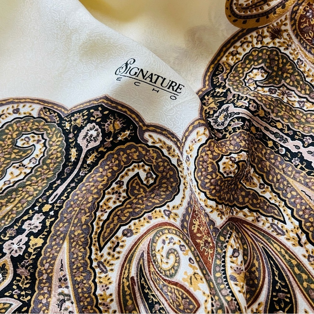 42”x42” Vintage Large Silk Echo Shawl. - Picture 5 of 11